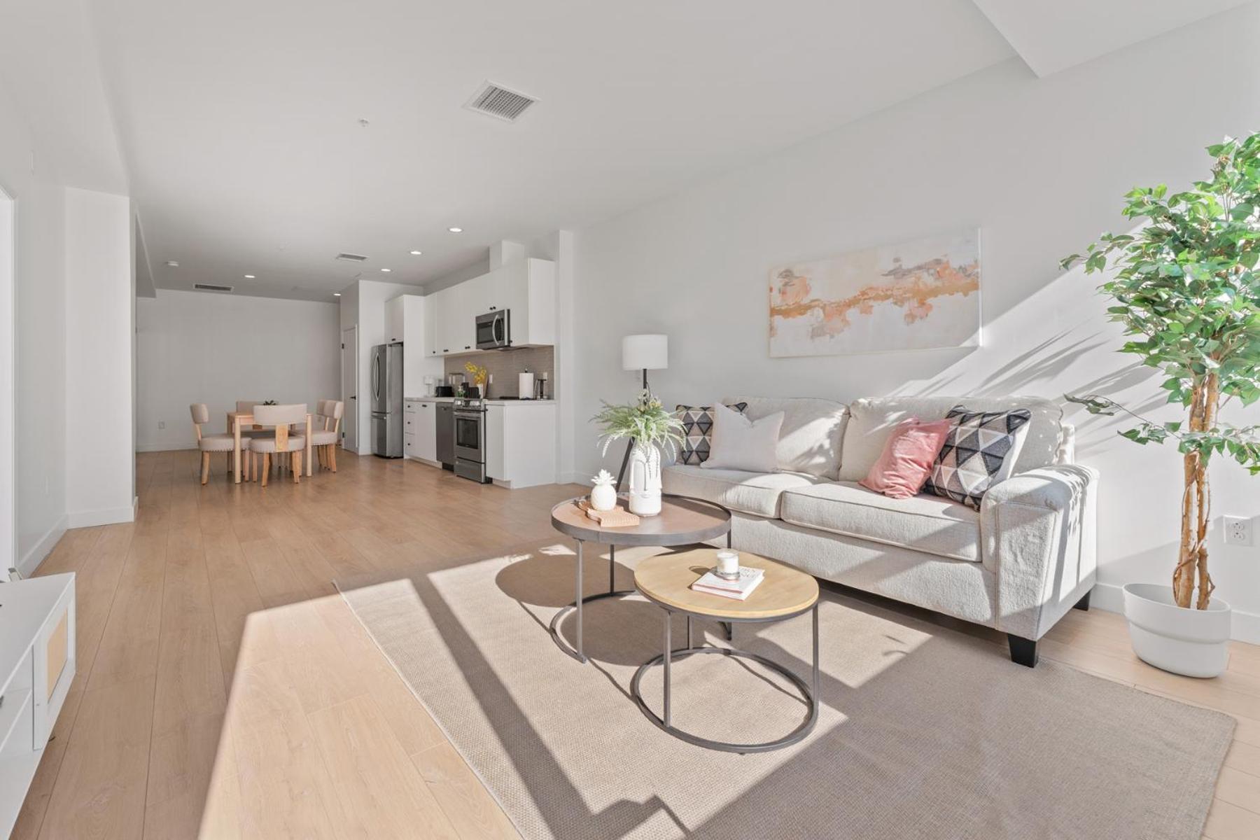 Stylish Downtown La Getaway - Prime Location On Wilshire Blvd! 2 Bedroom 1 Bath Hotel Los Angeles