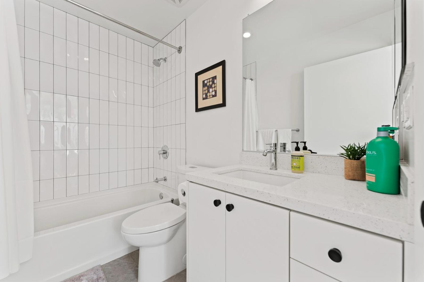 Stylish Downtown La Getaway - Prime Location On Wilshire Blvd! 2 Bedroom 1 Bath Hotel Los Angeles